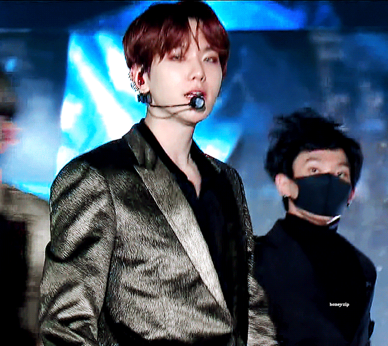 백현은 카메라 진짜 잘찾앜ㅋㅋㅋㅋ짤보면 다 카메라 보고있어ㅋㅋ | 인스티즈