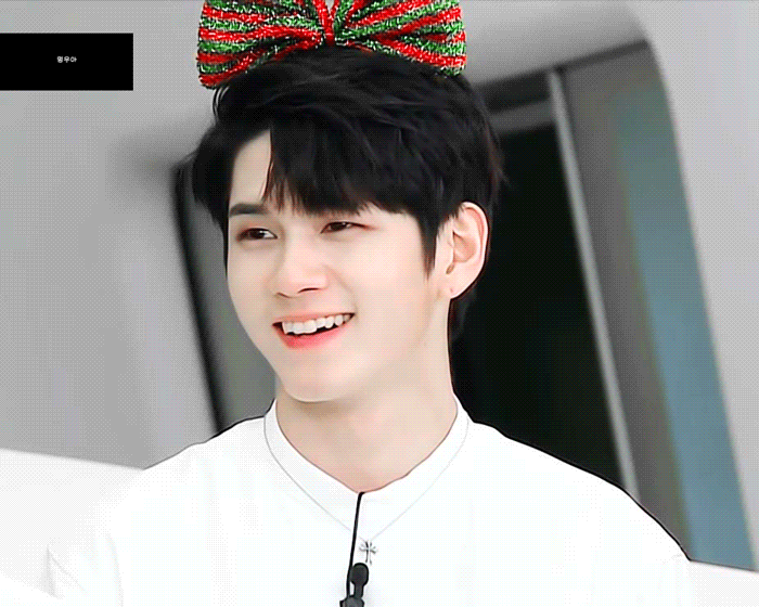옹성우 리본 머리띠 본인이 크리스마스 선물이라는 뜻❔ | 인스티즈