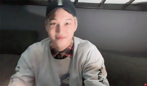 크리스마스 새벽에 팬들이랑 촛불불려고 케이크 사 온 아이돌 그거 누구? | 인스티즈