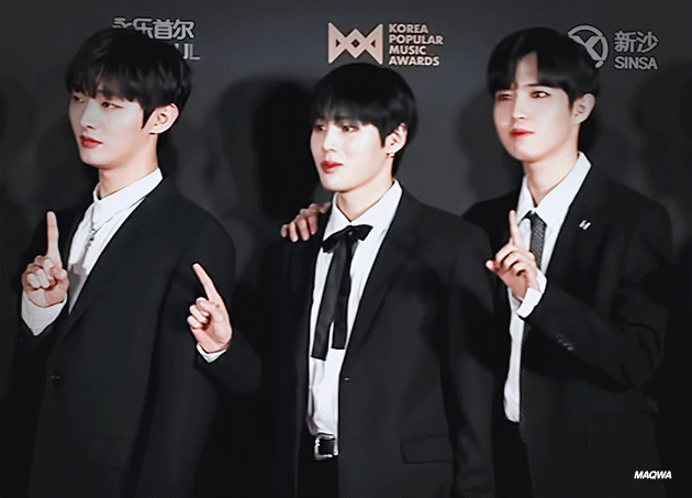 워너원 하성운 김재환 어깨에는 웃음 버튼이 있나 보다 | 인스티즈