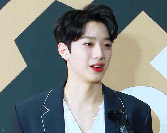 다들 다시 흑발하고 얼굴로 덕후 심장 부수는 라이관린 봐줘 | 인스티즈