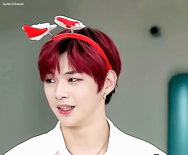 산타할아버지도 강다니엘 얼굴 보려고 발악중이심 | 인스티즈