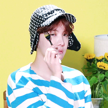 방탄 제이홉 거의 뭐 인어왕자급 포크로 머리 빗음ㅋㅋㅋㅋㅋ | 인스티즈