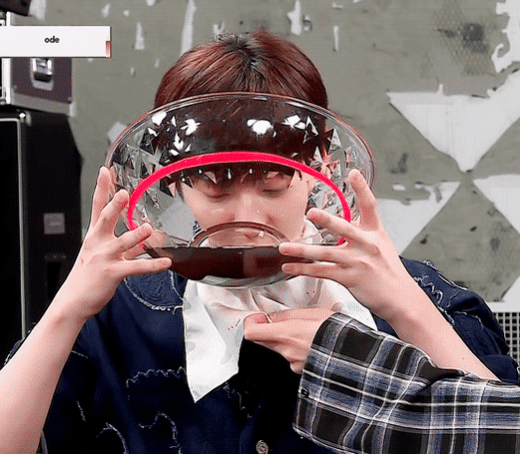 맛없는 표정의 민현이... | 인스티즈