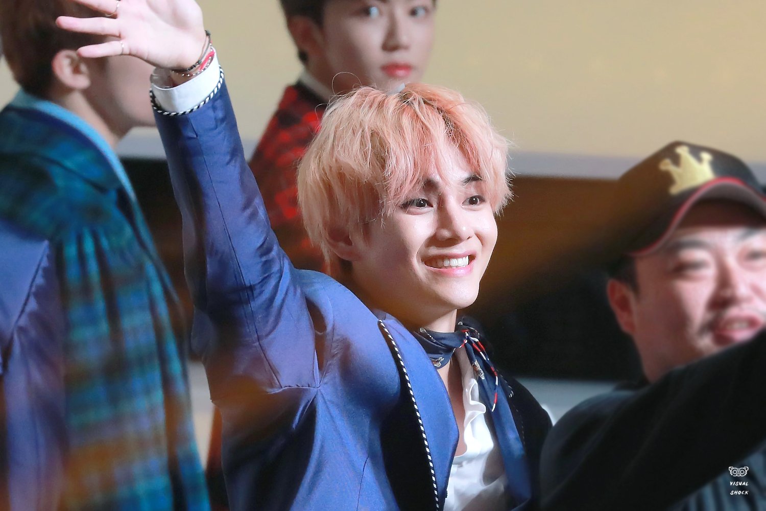 뷔 이 표정 왜 봐도 봐도 안질리는지 누가 설명 좀ㅋㅋㅋ | 인스티즈