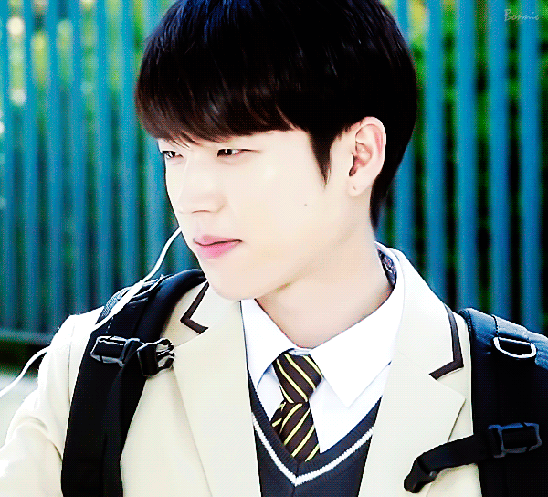 오 인기글도 몇개없네.. 아무도 없는 틈을 타 | 인스티즈