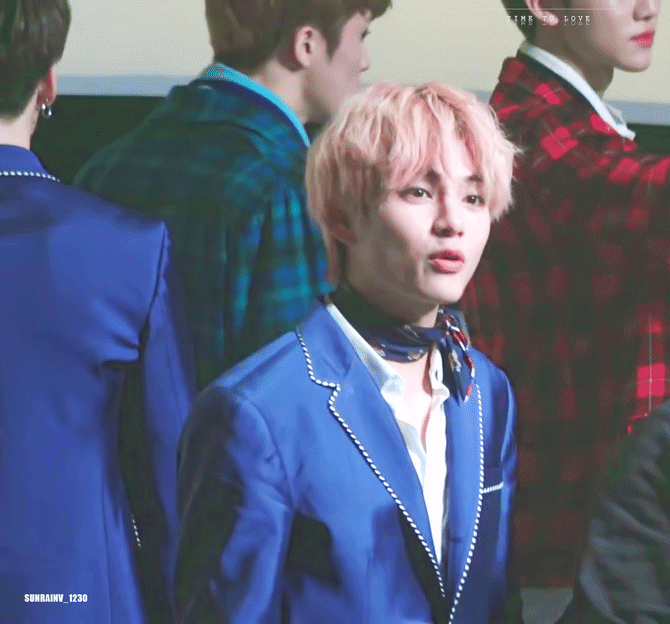 뷔 이 표정 왜 봐도 봐도 안질리는지 누가 설명 좀ㅋㅋㅋ | 인스티즈