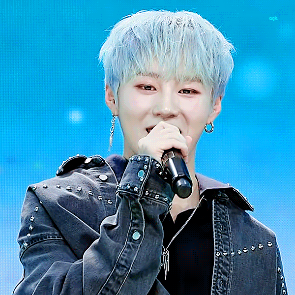 하성운 하늘색 머리도 예뻤는데.. | 인스티즈