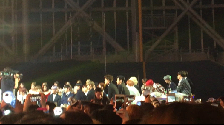 멜뮤 때 스탠딩에서 보이는 가수석 사진찾았다 | 인스티즈