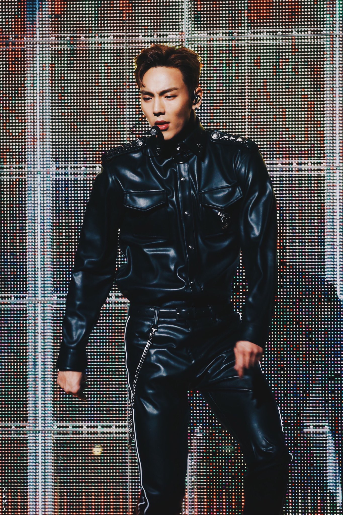 나 타팬인데 요즘 아이봉대신 셔누 피지컬감상으로 눈세척 하잖아... 따흐흑 | 인스티즈