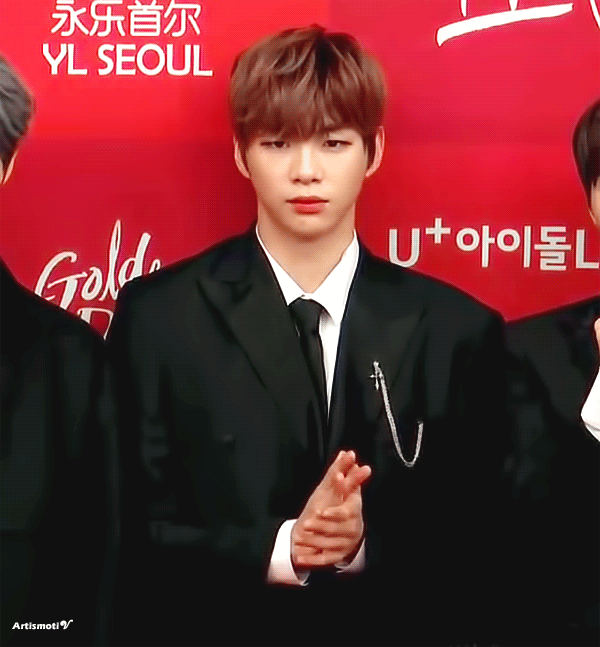 강다니엘 오늘 콧대가 빤짝빤짝거려 | 인스티즈