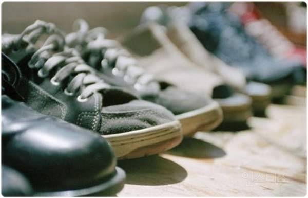 '신발 사이즈가 작게 나왔다'의 의미 vs | 인스티즈