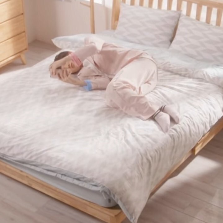 침대 누워있는 애깅 | 인스티즈