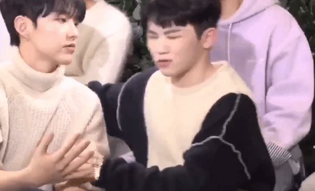 치대는 호시와 거부하는 우지 | 인스티즈