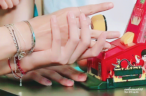 [잡담] 방탄 뷔 얼굴보다 더 신경쓰이는 곳 | 인스티즈