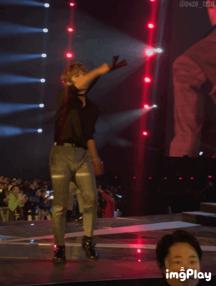 우리원 노래 듣다보니까 뜬금없지만 콘서트 때 보여 본거 생각난다 | 인스티즈