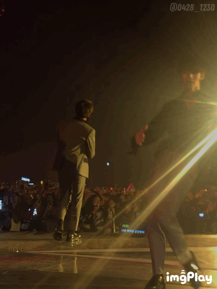 우리원 노래 듣다보니까 뜬금없지만 콘서트 때 보여 본거 생각난다 | 인스티즈