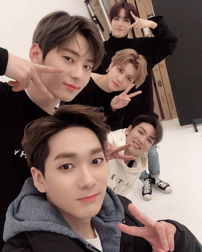 [뉴이스트/홍일점] 뉴이스트 홍일점 너랑 썰 V (feat. HAPPY NU'YEAR) | 인스티즈