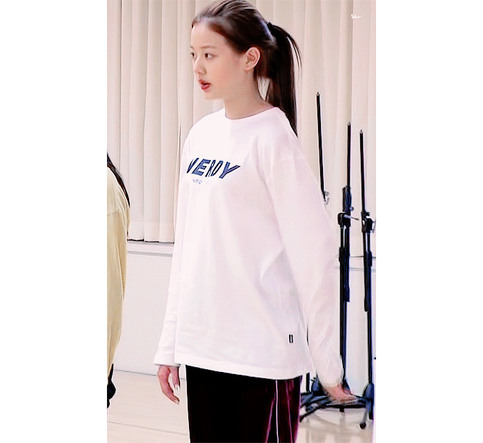 민낯일땐 제 나이처럼 보이는 장원영.gif | 인스티즈