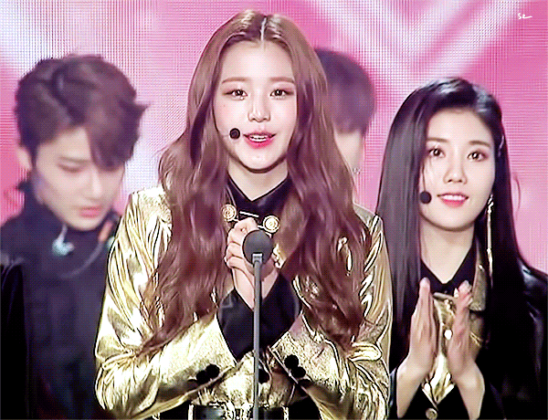 민낯일땐 제 나이처럼 보이는 장원영.gif | 인스티즈