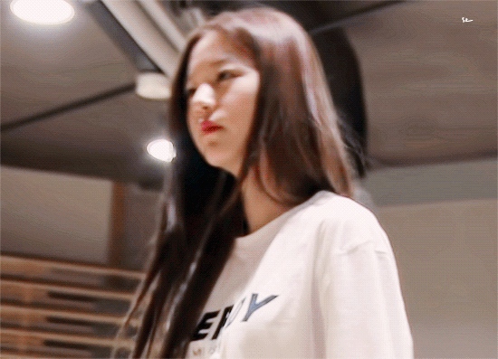 민낯일땐 제 나이처럼 보이는 장원영.gif | 인스티즈