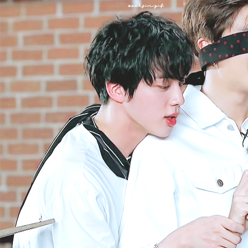 방탄 진이 내 뒤에 이러고 있으면 | 인스티즈