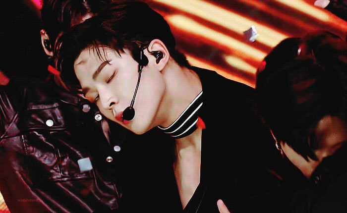 진짜 타팬인데도 너무 잘생겻어... 홀린듯이 저장하는 움짤들... | 인스티즈