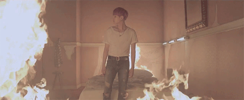 근데 사실 화양연화 세계관에서 슈가가 불 지른 그 모텔이름 유래? 듣고나서부턴 분명 슬픈 장면인데 웃김ㅋㅋㅋㅋㅋㅋㅋㅋ | 인스티즈