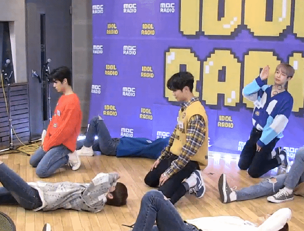 오늘 아이돌라디오 공간 좁은 덕분에 로찬..... | 인스티즈