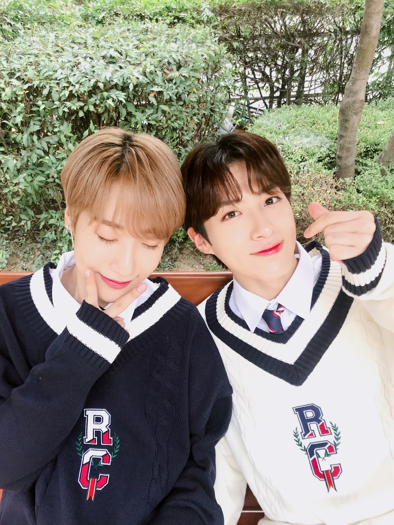 동명 시온 쌍둥이들 이거 촬영옷인거야 자기들이 맞춰입은거야? - 인스티즈(instiz) 연예 카테고리