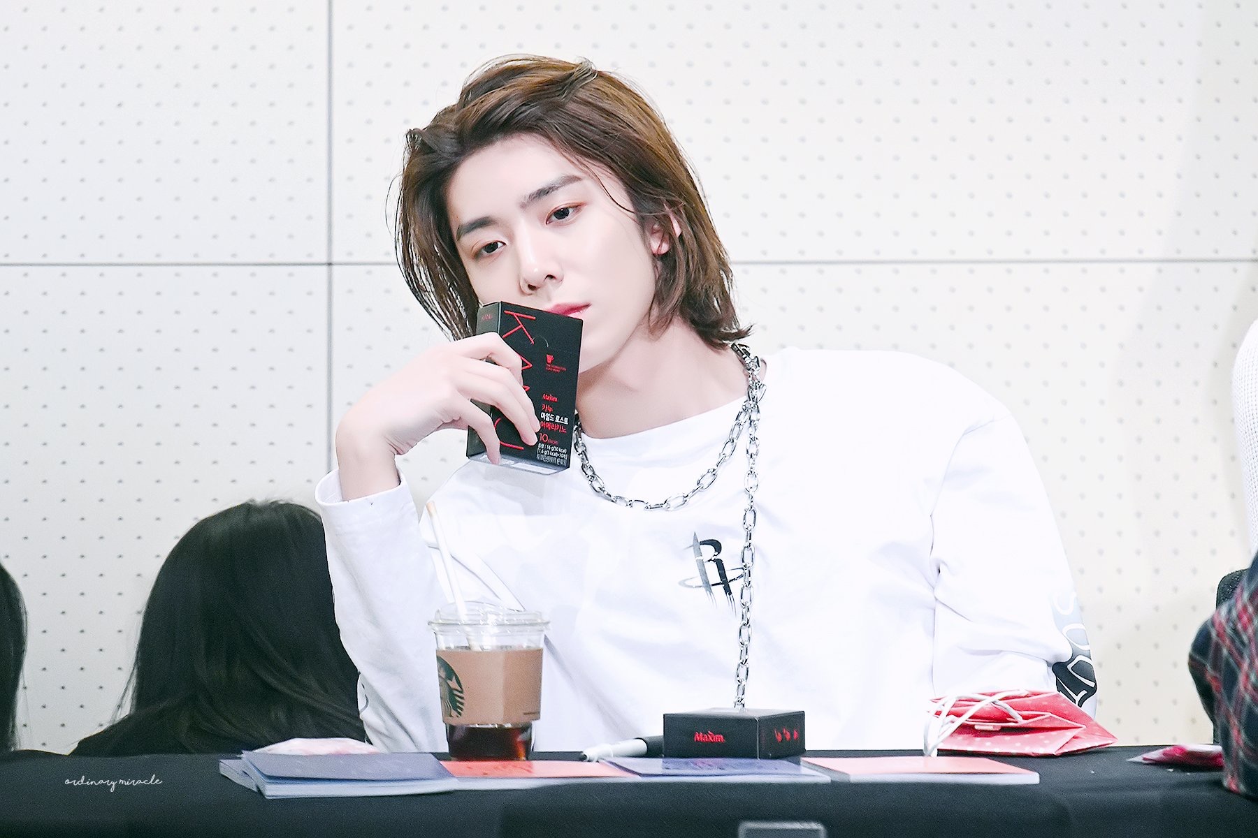 커피광고 찍는 아기 | 인스티즈