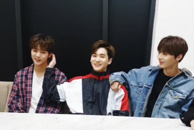 뉴이스트 이거 왜 만진거..? | 인스티즈