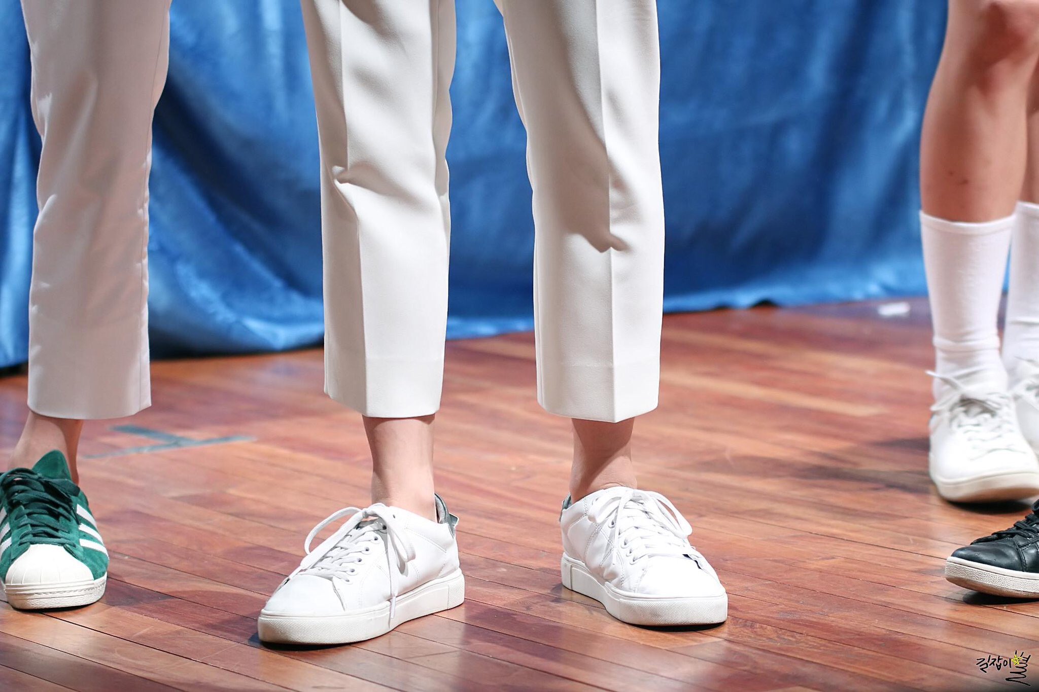 누구발목인지모르겠는데 나보다 가늘다.... | 인스티즈