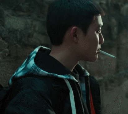 영화에서 담배 피우는 연기한 아이돌들.gif | 인스티즈