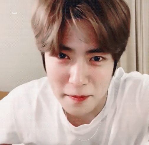 ​복근 기습 노출한 아이돌 | 인스티즈