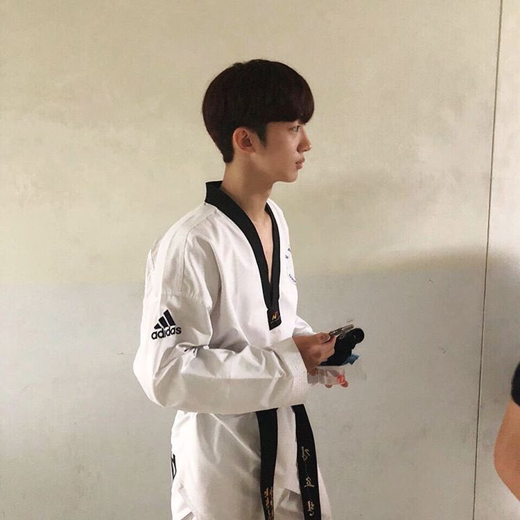 김요한 교복 도복 교복 도복 교복 도복 교복 도복 | 인스티즈