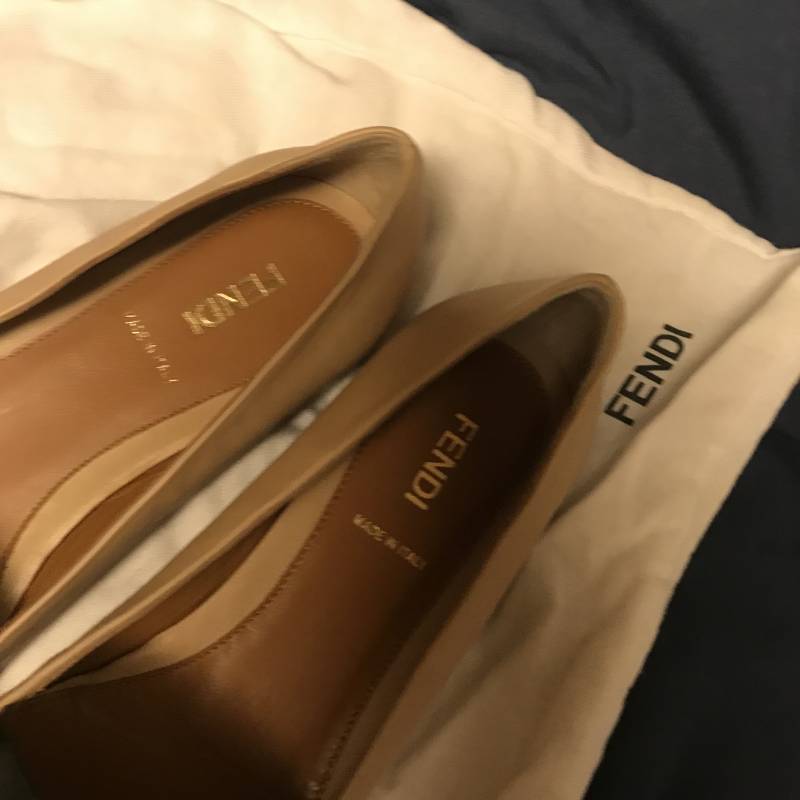 펜디 FENDI 명품 정품 신발 새상품 원가 55만원 반도 안되는 값에 팔아요!!!!!! | 인스티즈