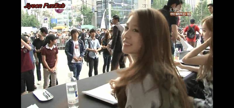 걸그룹 딸 얼굴 보려고 팬싸인회 오신 아버지...jpg | 인스티즈