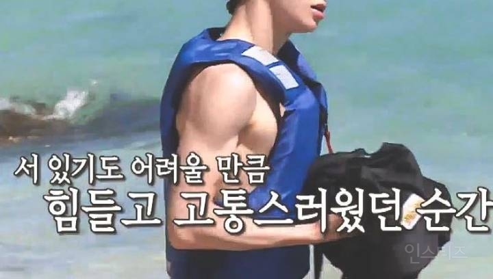 ​복근 기습 노출한 아이돌 | 인스티즈