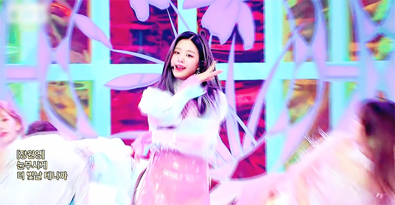 장원영 오늘 17번째 생일이에용 💕 시간순 움짤 털이~ | 인스티즈