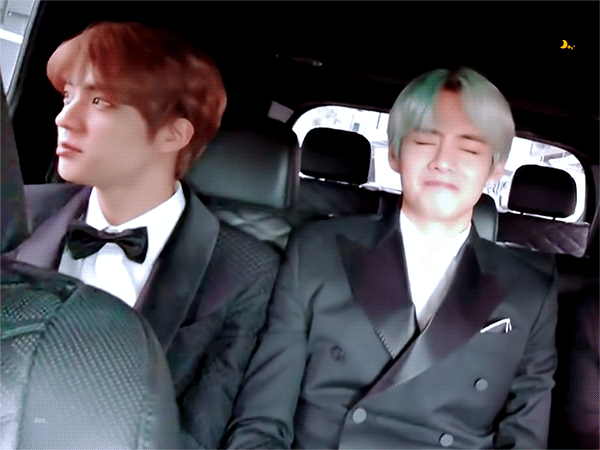 방탄 뷔랑 진.. 되게 귀엽네 ㅋㅋ 세살 차이인데 | 인스티즈