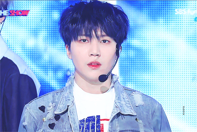 무대에서 엄마 찾는 한 아이돌 | 인스티즈