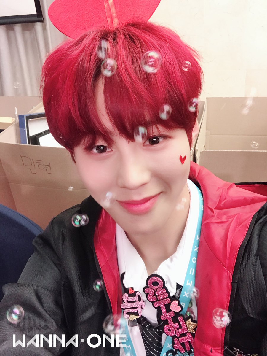 하성운 ❤️앞광대❤️ 잘 보이는 사진 있는 사람 | 인스티즈