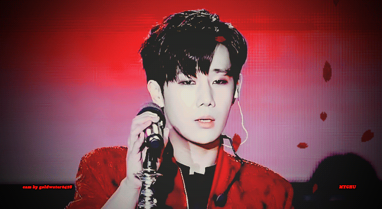 진짜 턱 보험들어야하는 남돌 둘 | 인스티즈