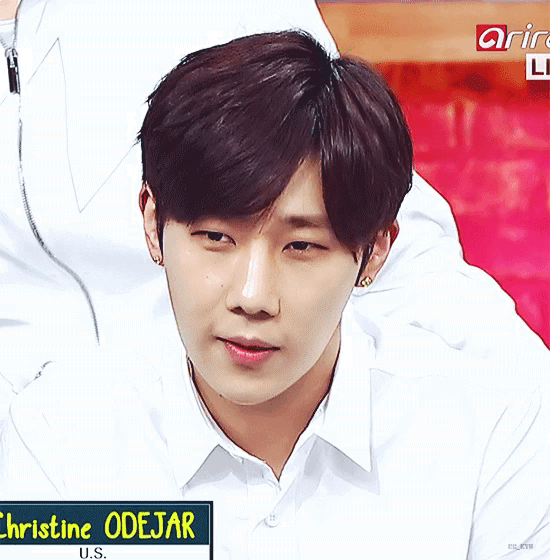 진짜 턱 보험들어야하는 남돌 둘 | 인스티즈