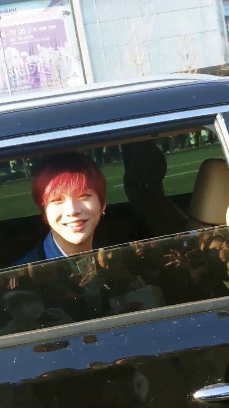 진짜 턱 보험들어야하는 남돌 둘 | 인스티즈