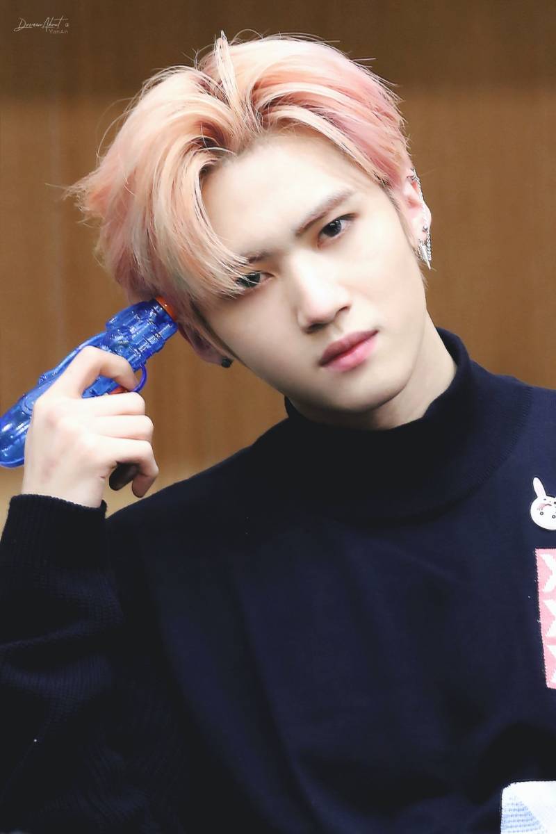 핑크색으로 염색하고 인생 머리라고 찬양받는 펜타곤 옌안 | 인스티즈