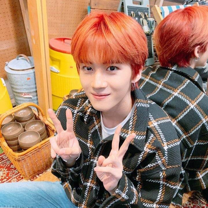 핑크색으로 염색하고 인생 머리라고 찬양받는 펜타곤 옌안 | 인스티즈