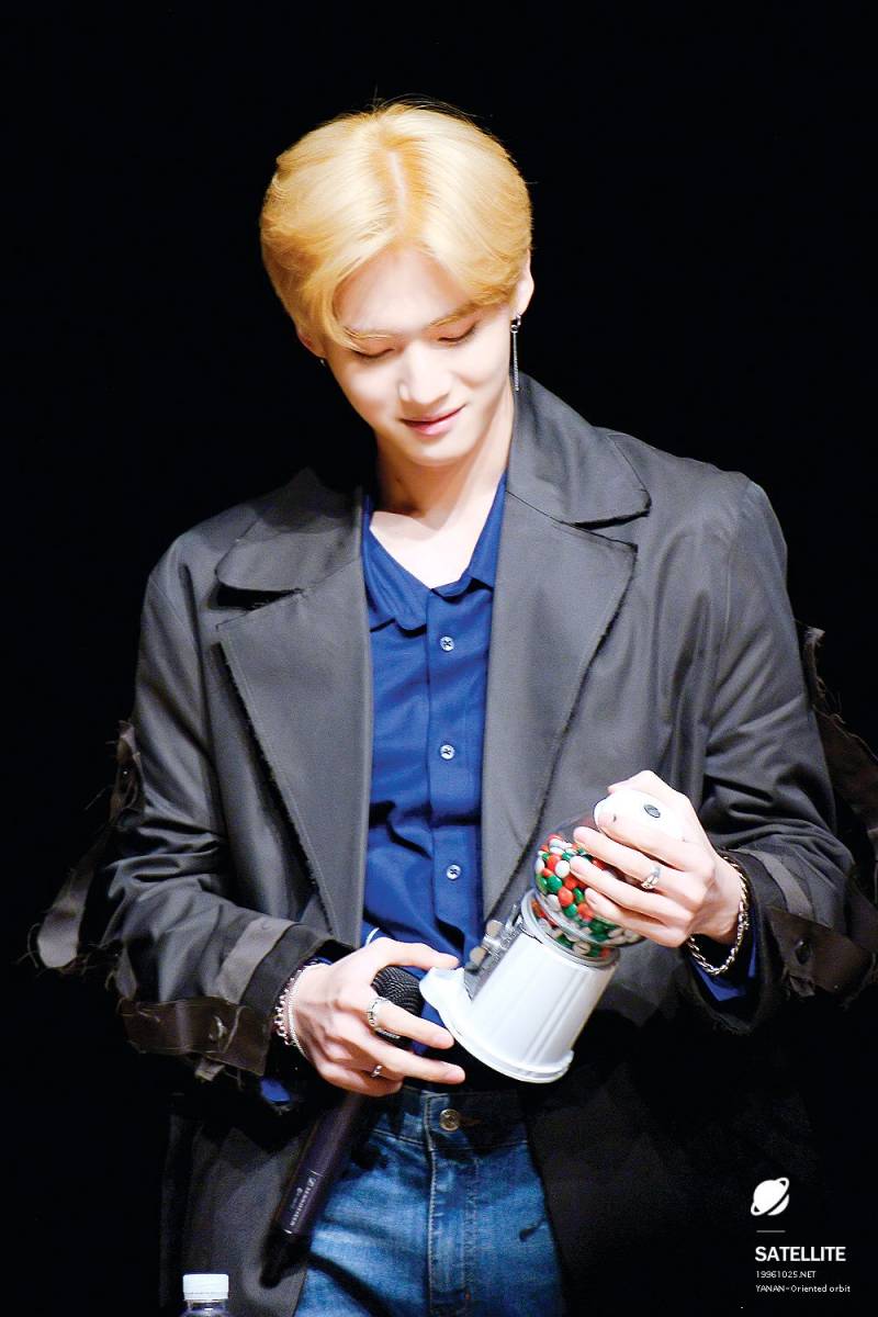 핑크색으로 염색하고 인생 머리라고 찬양받는 펜타곤 옌안 | 인스티즈