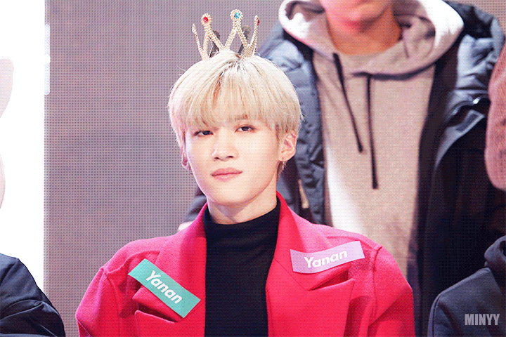 핑크색으로 염색하고 인생 머리라고 찬양받는 펜타곤 옌안 | 인스티즈